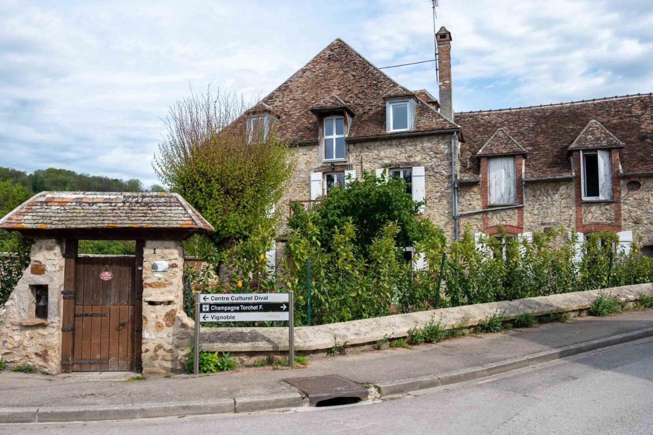 Le Moulin De Cutesson O Dela Du M Bed & Breakfast Villenauxe Exterior photo